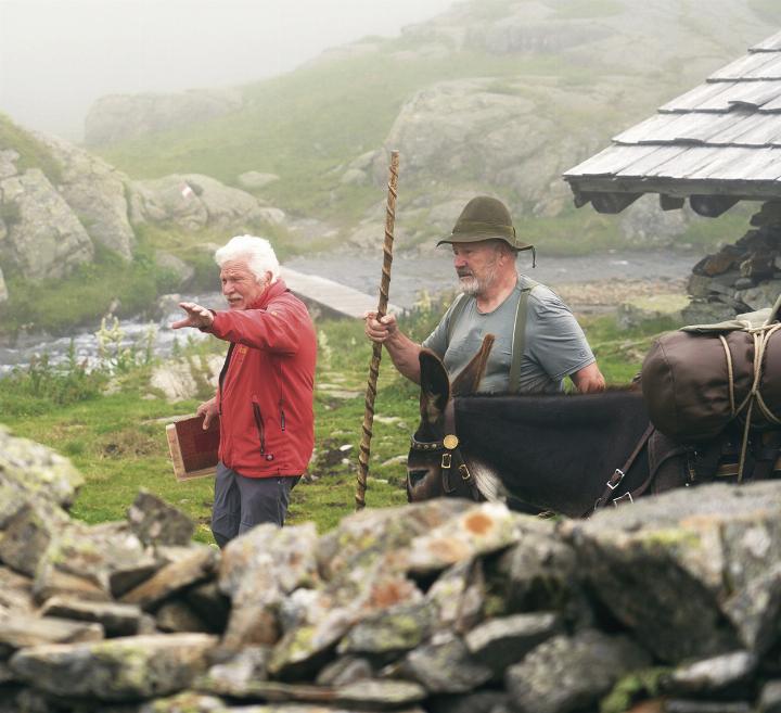 Historiker Josef Hasitschka (links) und der letzte Säumer Albert Schweizer. Foto: locustmedia