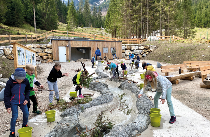 Beim Wassererlebnis können Hochwasser und Verklausungen anhand eines Modells simuliert werden. Foto: Wassererlebnis Öblarn