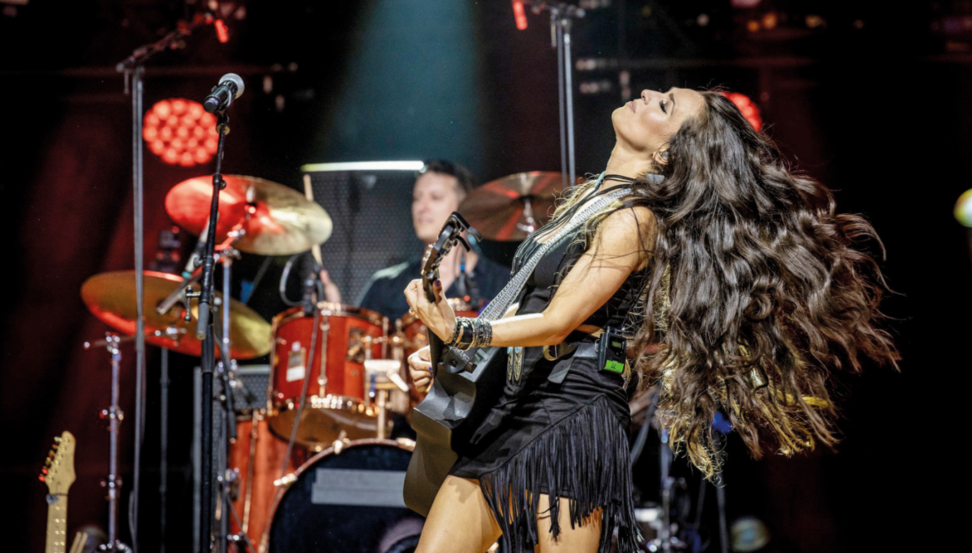 Jessica Lynn bringt ihre kraftvolle Stimme und charismatische Bühnenpräsenz nach Schladming. Zwischen Americana, Folk und modernem Nashville-Sound.

Foto: David Birri - Das Bild wird blockiert. – Möglicherweise durch einen aktiven Adblocker.
