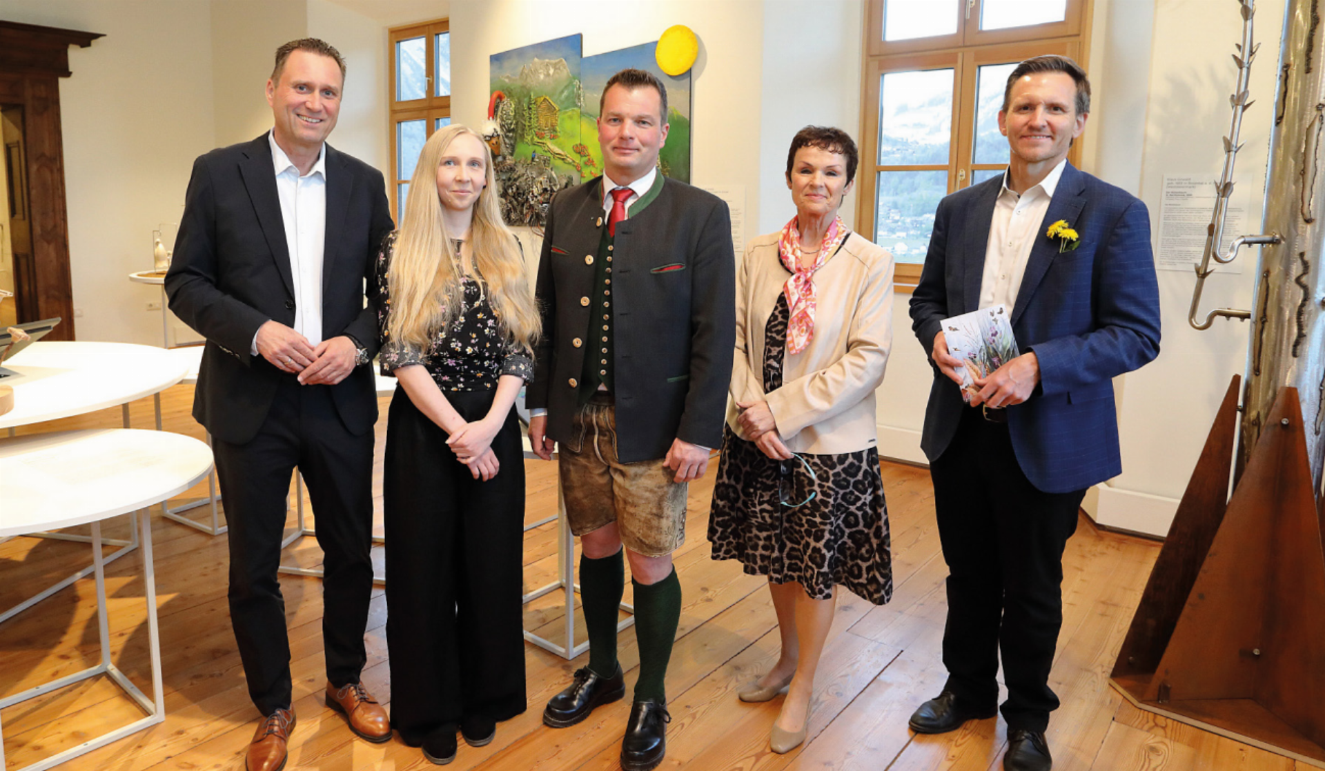 Direktor des Universalmuseums Joanneum Josef Schrammel, kuratorische Mitarbeiterin Romana Rojer, Bürgermeister Bernhard Schachner, Leiterin von Schloss Trautenfels Katharina Krenn, Direktor des Universalmuseums Jo-

anneum Marko Mele (v. l.) Foto: J.J. Kucek - Das Bild wird blockiert. – Möglicherweise durch einen aktiven Adblocker.