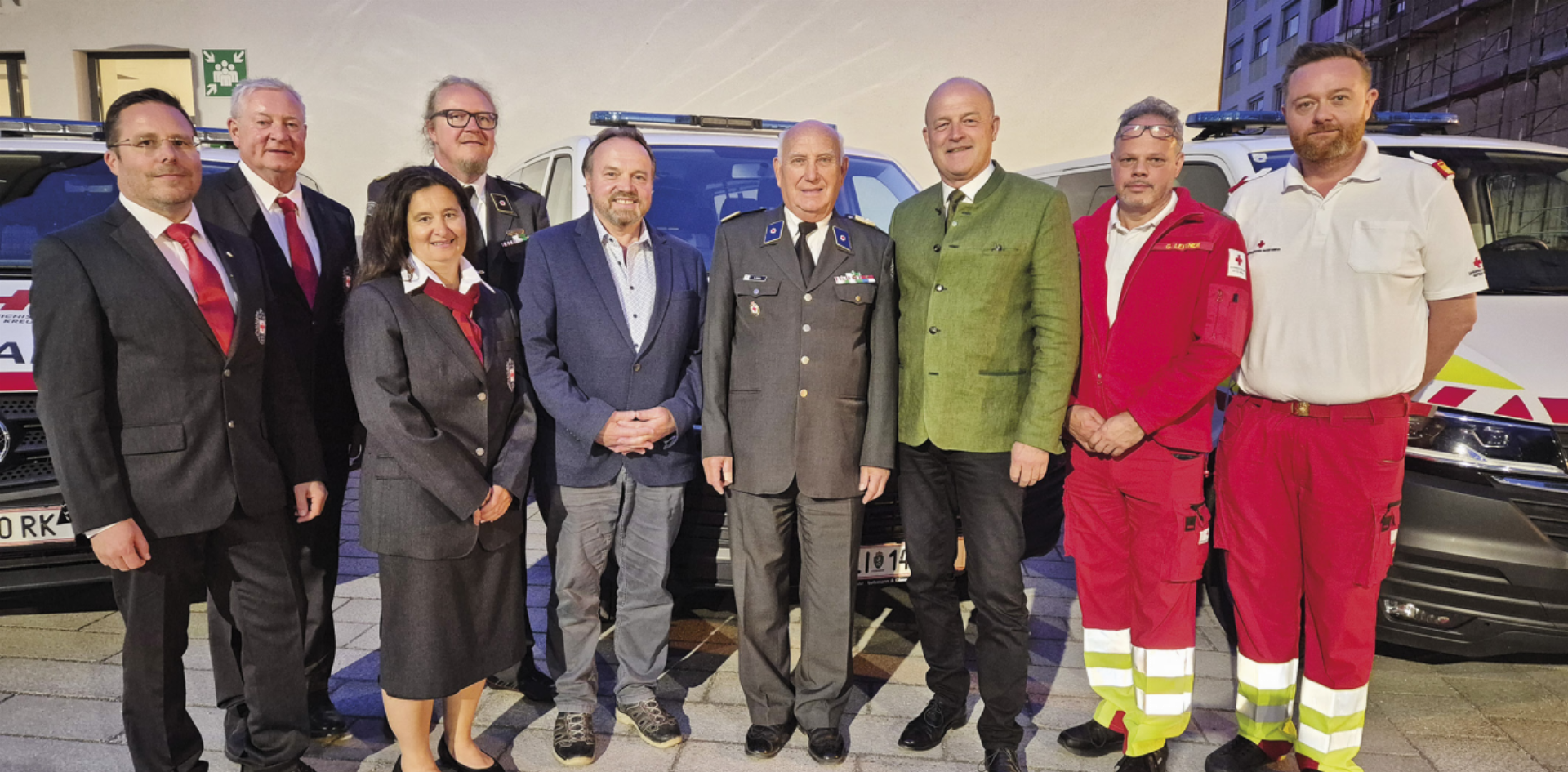 Rot-Kreuz-Bezirksstellenleitung mit Markus Hamp, Manfred Kohlhauser, Alexandra Rauch, Thomas Lackner, Bgm. Hannes Andrä, Bezirksstellenleiter Otto Marl, Bgm. Hermann Trinker, Gernot Leitner und NR Mario Lindner (von li.) bei den Feierlichkeiten. Foto: RK - Das Bild wird blockiert. – Möglicherweise durch einen aktiven Adblocker.