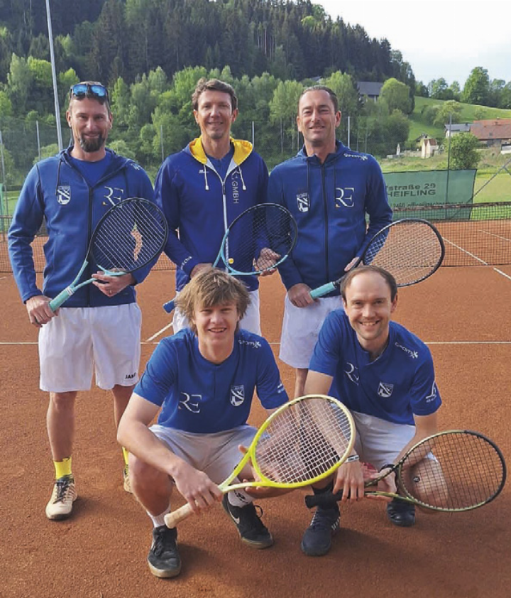 ATV Irdning 2 startete mit einem klaren 7:2-Auswärtssieg gegen Teufenbach 1 in die Meisterschaft der 1. Klasse. V.l. stehend: Werner Wippel, Nescha Dukic, Detlev Buchmann; vorne: Levin Kaiser, Alex Jagersberger (nicht am Foto: Henrik Köll). 
Foto: ATV/Tennis