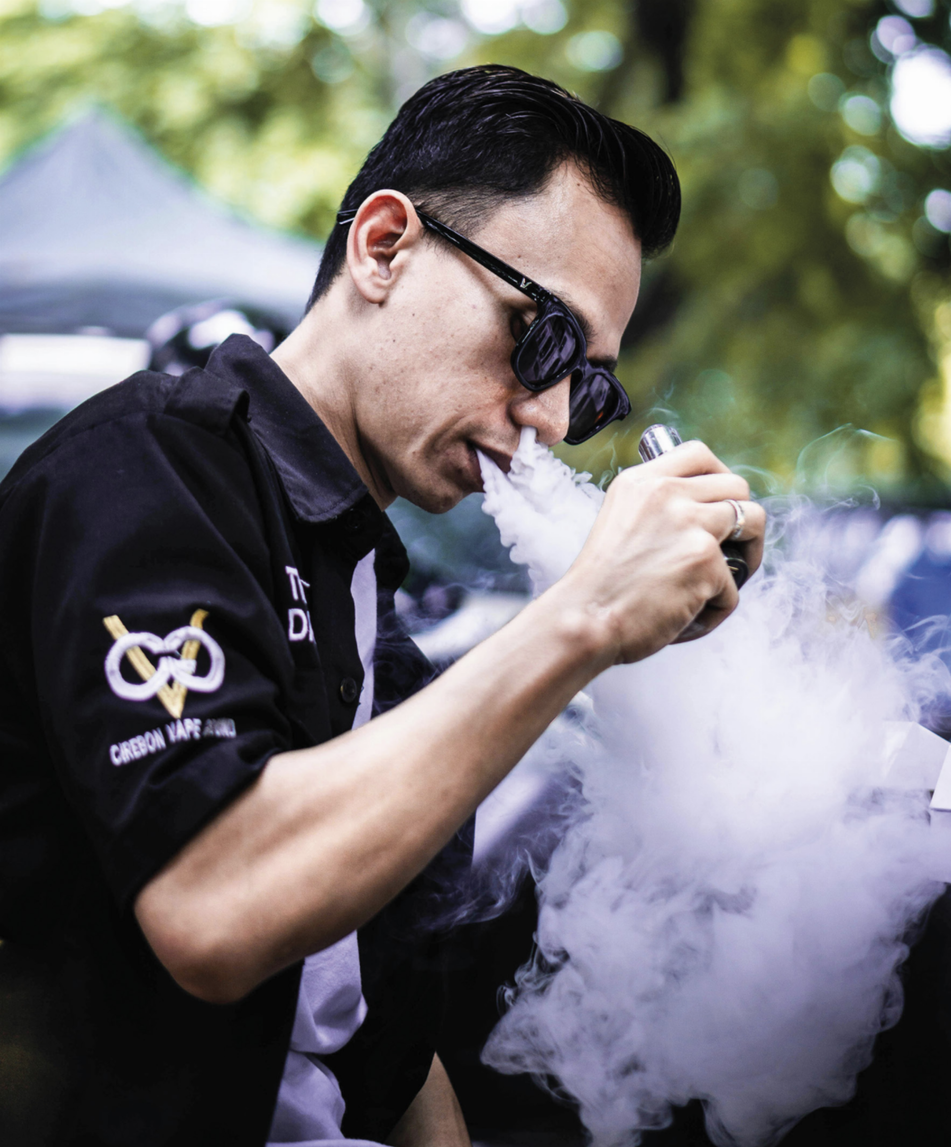 Ein sogenannter Vaporizer bringt eine Flüssigkeit zum Verdampfen. Im Gegensatz zum Rauchen einer herkömmlichen Zigarette findet kein Verbrennungsprozess statt. Foto: Pexels - Das Bild wird blockiert. – Möglicherweise durch einen aktiven Adblocker.