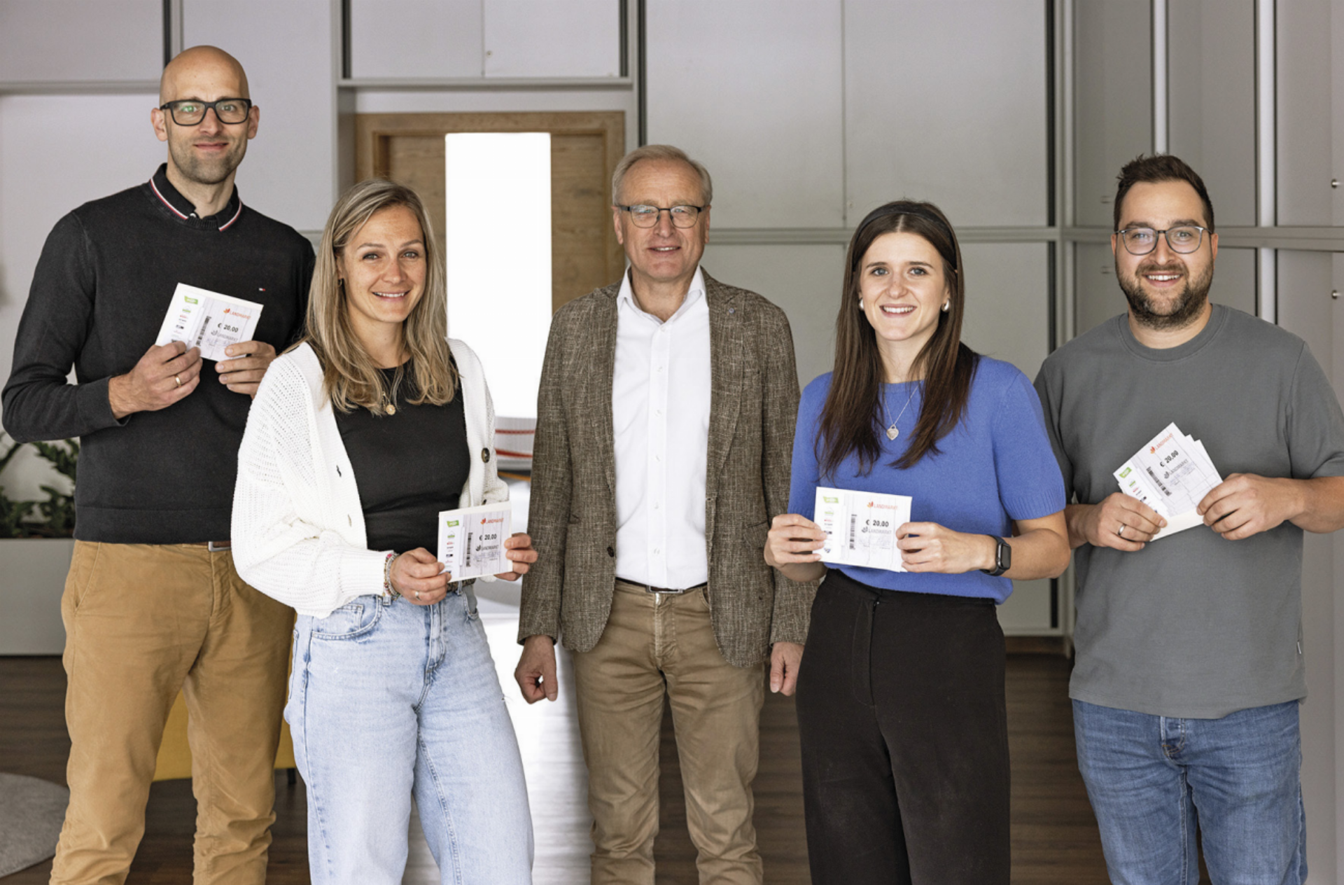 Laufen für eine Vision: Jürgen Stummer, Renate Stachl, GF Johannes Pauritsch, Elena Maxones, Philipp Kerschbaumer (von li.) von der Landmarkt KG. Foto: Constanze Stangl - Das Bild wird blockiert. – Möglicherweise durch einen aktiven Adblocker.