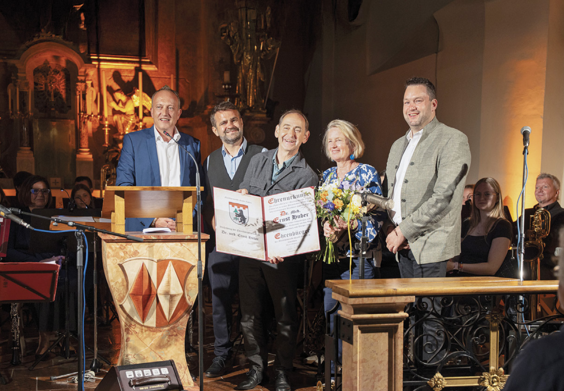 LAbg. Bgm. Armin Forstner, GK Oliver Mayer, Ernst Huber mit Gattin Sabine und Vzbgm. Christian Platzer.

Foto: Marktgemeinde St. Gallen - Das Bild wird blockiert. – Möglicherweise durch einen aktiven Adblocker.