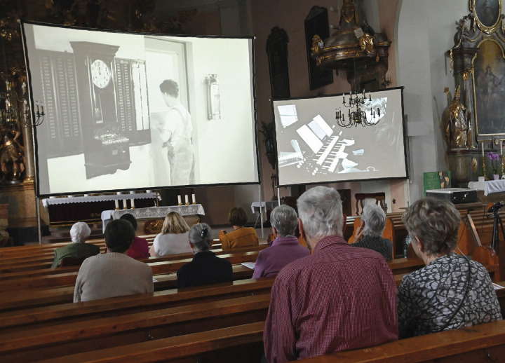 Charly Chaplins Stummfilmklassiker „Modern Times“ untermalte der Organist Ludwig Zettler. Foto: Griehsebner