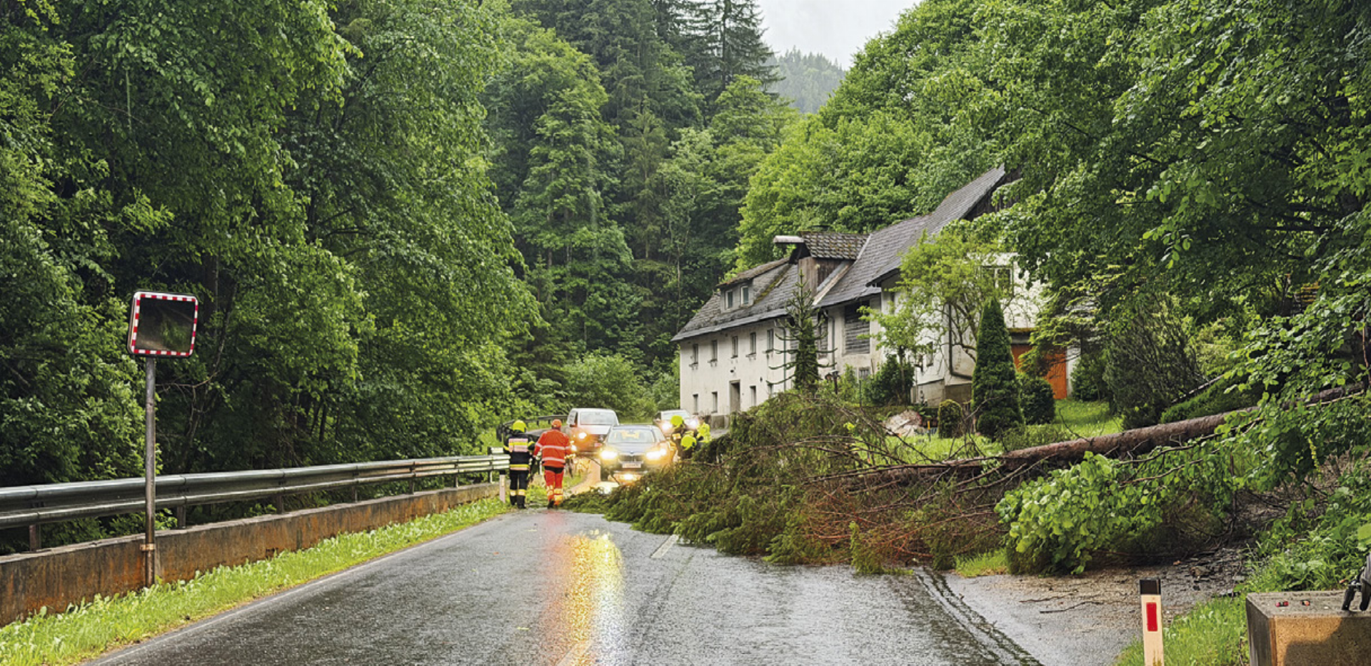 Die FF Rottenmann wurde zu acht Schadstellen binnen kürzester Zeit alarmiert. Foto: OBM Wolfgang Leitner/FF Rottenmann - Das Bild wird blockiert. – Möglicherweise durch einen aktiven Adblocker.