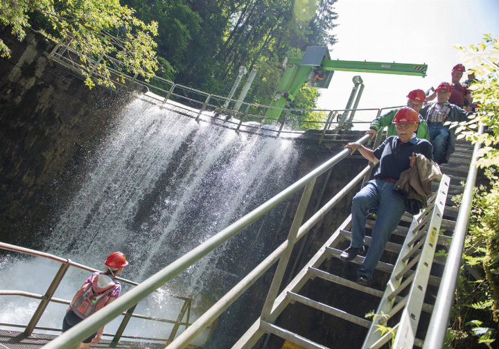 Das E-Werk Gröbming gibt beim „Langen Tag der Energie“ Einblicke in den Turbinenpark des Wasserkraftwerkes Pruggern 1 und führt Besucher entlang der Druckrohrleitung bis zur Staumauer im Sattental.