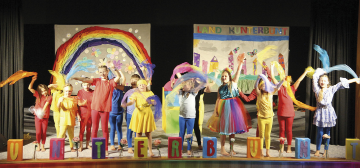 Mit viel Freude, musikalischem Können und großer Bühnenpräsenz präsentierte der Schulchor der VS Admont das Musical „Kunterbunt“.