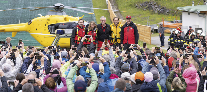 Publikumslieblinge zum Anfassen: Die „Bergretter“-Stars sorgten beim Fantag in Ramsau für große Begeisterung. Foto: Martin Huber Publikumslieblinge zum Anfassen: Die „Bergretter“-Stars sorgten beim Fantag in Ramsau für große Begeisterung. Foto: Martin Huber