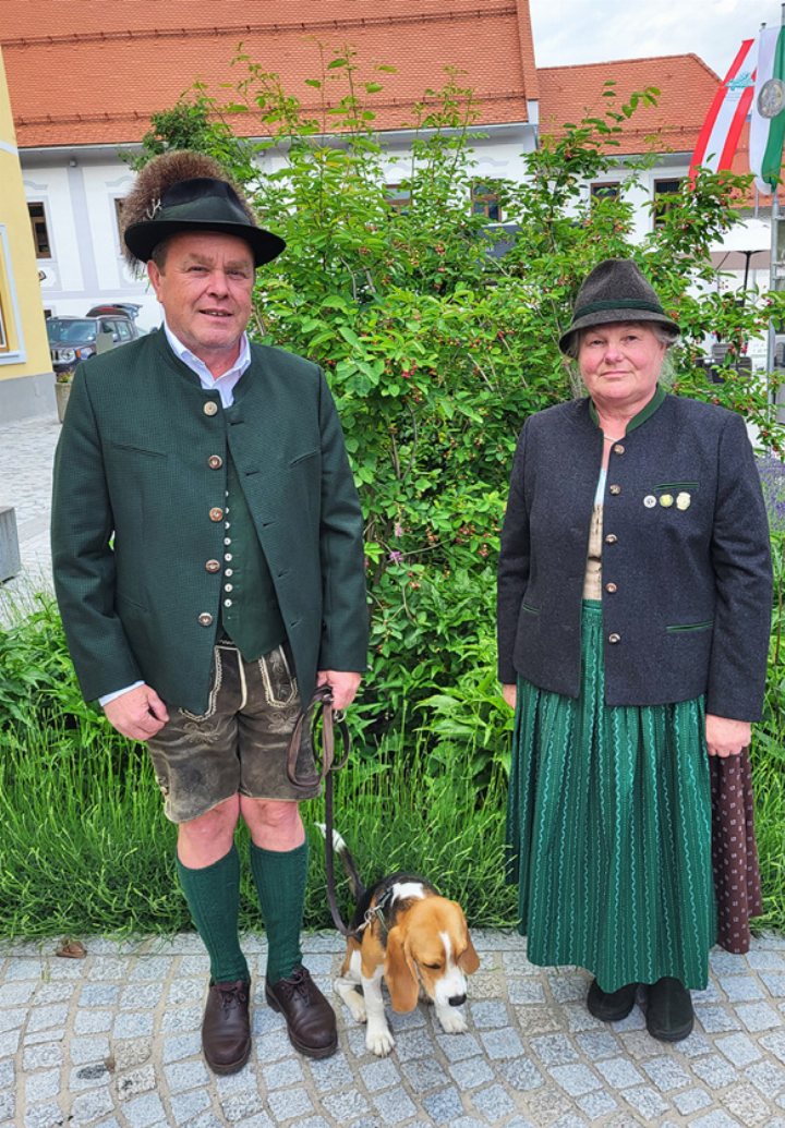 Bezirksjägermeister Peter Wiesenbauer und Jagdhundereferentin Ingrid Zainer. Foto: Platzer