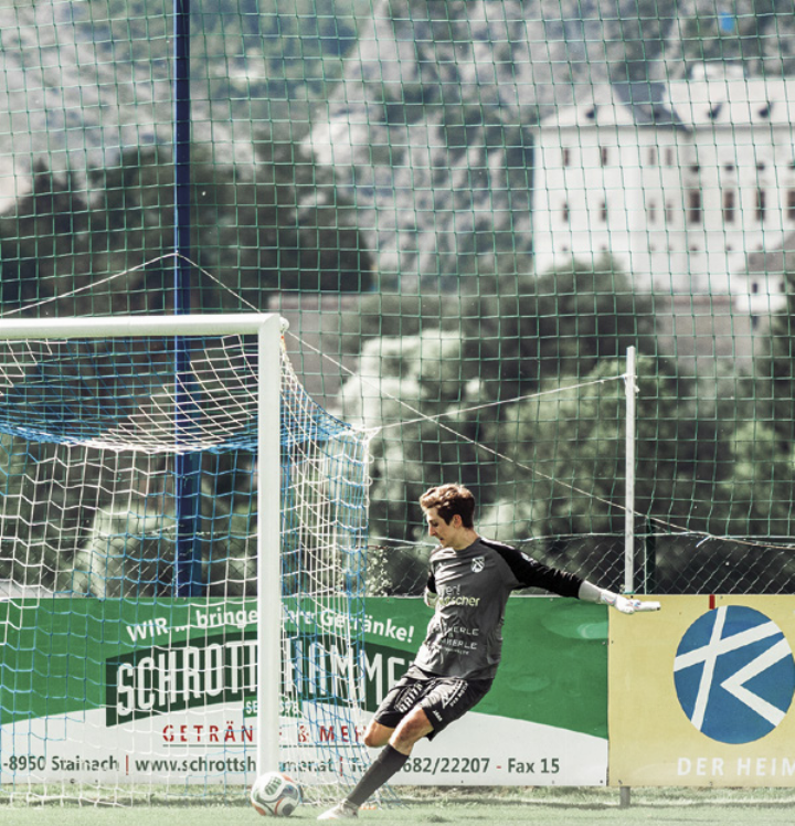 Irdnings Tormann Sebastian Schrempf hielt seine Mannschaft im Rückspiel gegen St. Margarethen mit Glanzparaden im Spiel und war damit „Vater des Sieges“.
