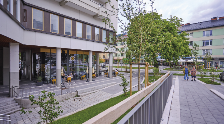 Ein neuer Hauptplatz für Liezen: Wie groß derWunsch nach einem attraktiven Stadtzentrum war, zeigt eine Umfrage aus dem Jahr 2018.86 Prozent der Bevölkerung sprachen sich damals für die nun umgesetzte Neugestaltung aus.
Fotos: photoINstyle