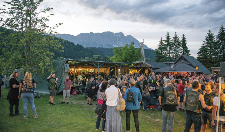 Glänzende Maschinen, Motorensound und gute Musik wartet das Bikerfest des MC PG Riders Öblarn auf. Foto: Hans Johann