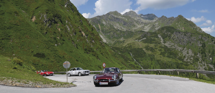 Mit Herz am Steuer: Bei der Lions Charity Rallye fuhren Oldtimer für den guten Zweck.

Foto: Volkhard Maier