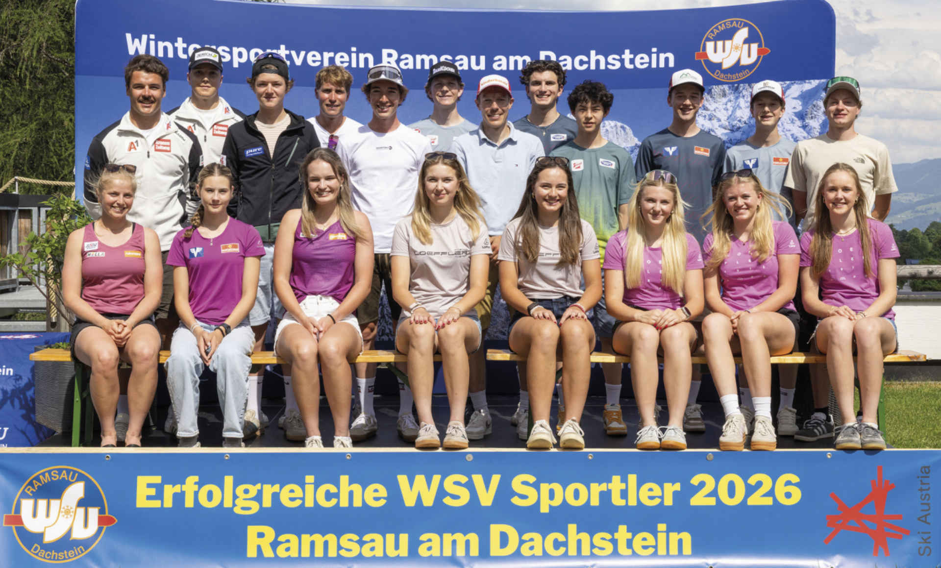 Kadersportler des WSV Ramsau (sitzend v.l.): Leonie Pitzer, Luise Tritscher, Anna Maria Schrempf, Marie Schrempf, Louisa Schrempf, Marta Majetny, Hannah Galler, Katharina Engelhardt; stehend v.l.: Luis Tritscher, Fabian Bachler, Kilian Rettensteiner, Nils Oberauer, Julian Tritscher, Paul Walcher, Franz Josef Rehrl, Lukas Mühlbacher, Simon Grossegger, Matthias Wieser, Lukas Wieser, Jonas Fischbacher. Foto: Hans Simonlehner - Das Bild wird blockiert. – Möglicherweise durch einen aktiven Adblocker.