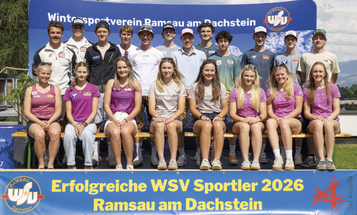 Kadersportler des WSV Ramsau (sitzend v.l.): Leonie Pitzer, Luise Tritscher, Anna Maria Schrempf, Marie Schrempf, Louisa Schrempf, Marta Majetny, Hannah Galler, Katharina Engelhardt; stehend v.l.: Luis Tritscher, Fabian Bachler, Kilian Rettensteiner, Nils Oberauer, Julian Tritscher, Paul Walcher, Franz Josef Rehrl, Lukas Mühlbacher, Simon Grossegger, Matthias Wieser, Lukas Wieser, Jonas Fischbacher. Foto: Hans Simonlehner