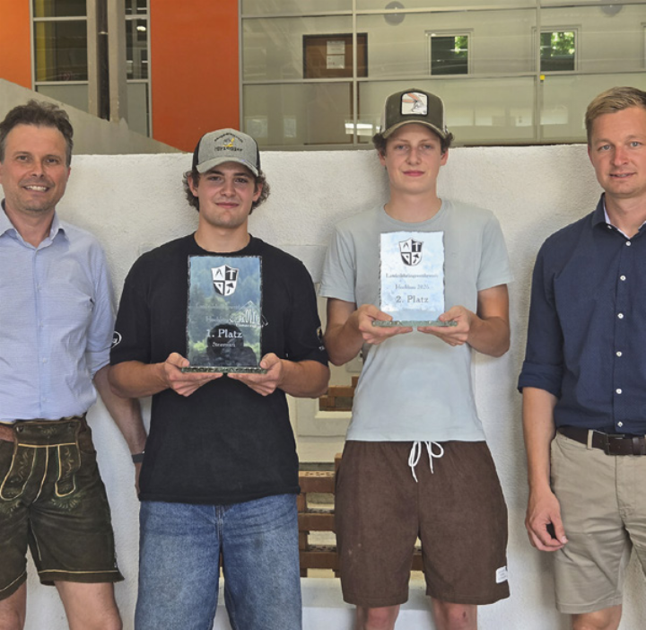 Am Foto: GF Alfred Schnepfleitner, Fabian Mayer, Simon Puschnigg und Ausbilder Dominik Auzinger.