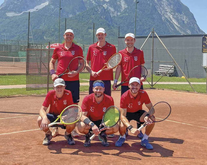 Die Irdninger ließen gegen Gröbming keine Punkte liegen (v.l. stehend): Bernd Furche, Gregor Köberl, Alex Jagersberger; kniend: Levin Kaiser, Gerald Fahrnberger, Lukas Sieghartsleitner.