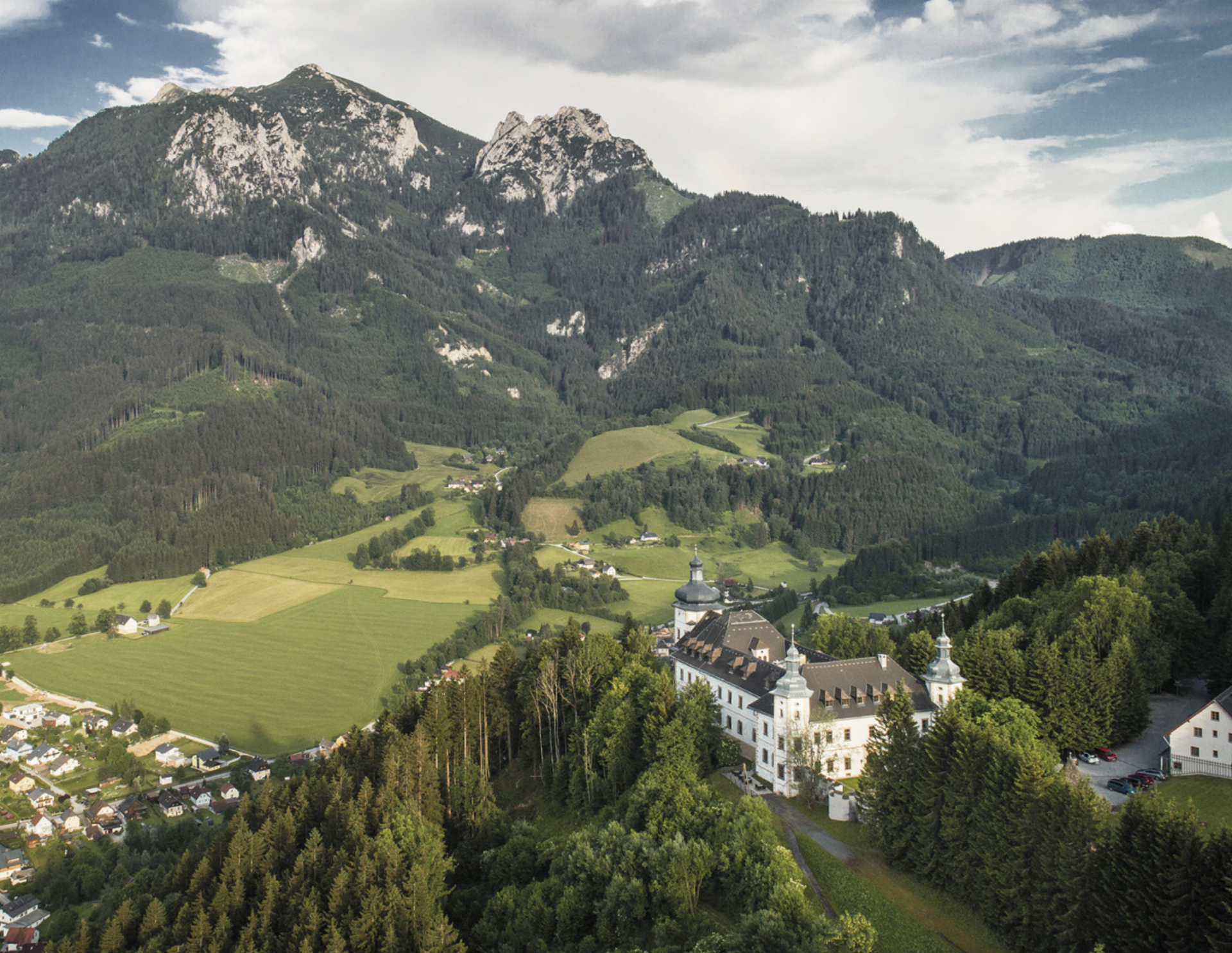 Das JUFA-Hotel Schloss Röthelstein punktet mit Ambiente, Aussicht und Lage. Außerdem kann das gesamte Hotel exklusiv gebucht werden.