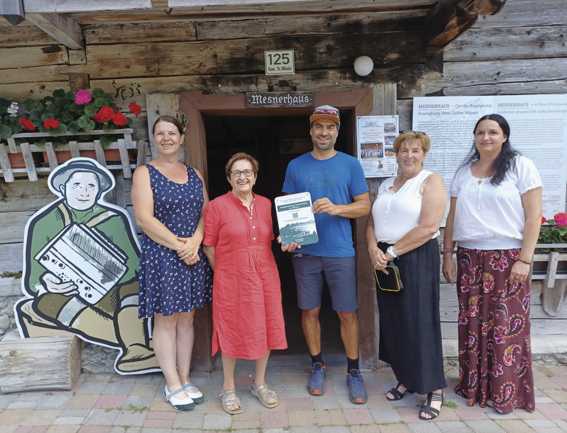 Der Tourismusverband überreicht die offizielle Fördertafel an das Heimatmuseum.

Foto: o.K. - Das Bild wird blockiert. – Möglicherweise durch einen aktiven Adblocker.