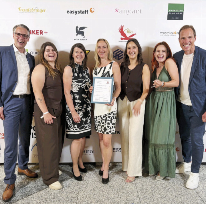 Rektor Dominik Engel (FH Salzburg), Bianca Maurer (pixelart), Birgit Michelitsch und Karin König (FH Salzburg), Daniela Vergud (pixelart) und pixelart-CEO Alexander Walterskirchen (von links). Foto: Pisek