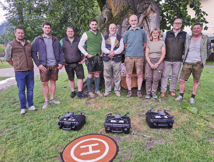 200 ehrenamtliche Stunden waren Drohnenpiloten und Kitzretter bisher im Einsatz.

Foto: o.K.
