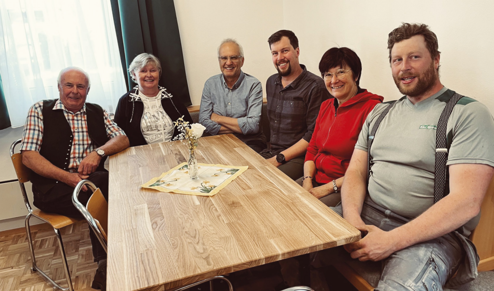 Hans Sölkner, Obfrau Maira-Luise Schwab, Fredy Mayer, Meinhard Reiter, Kassierin Karin Höllbacher und Johannes Reiter (v.l.) waren federführend bei der Erneuerung. Foto: Pitzer - Das Bild wird blockiert. – Möglicherweise durch einen aktiven Adblocker.