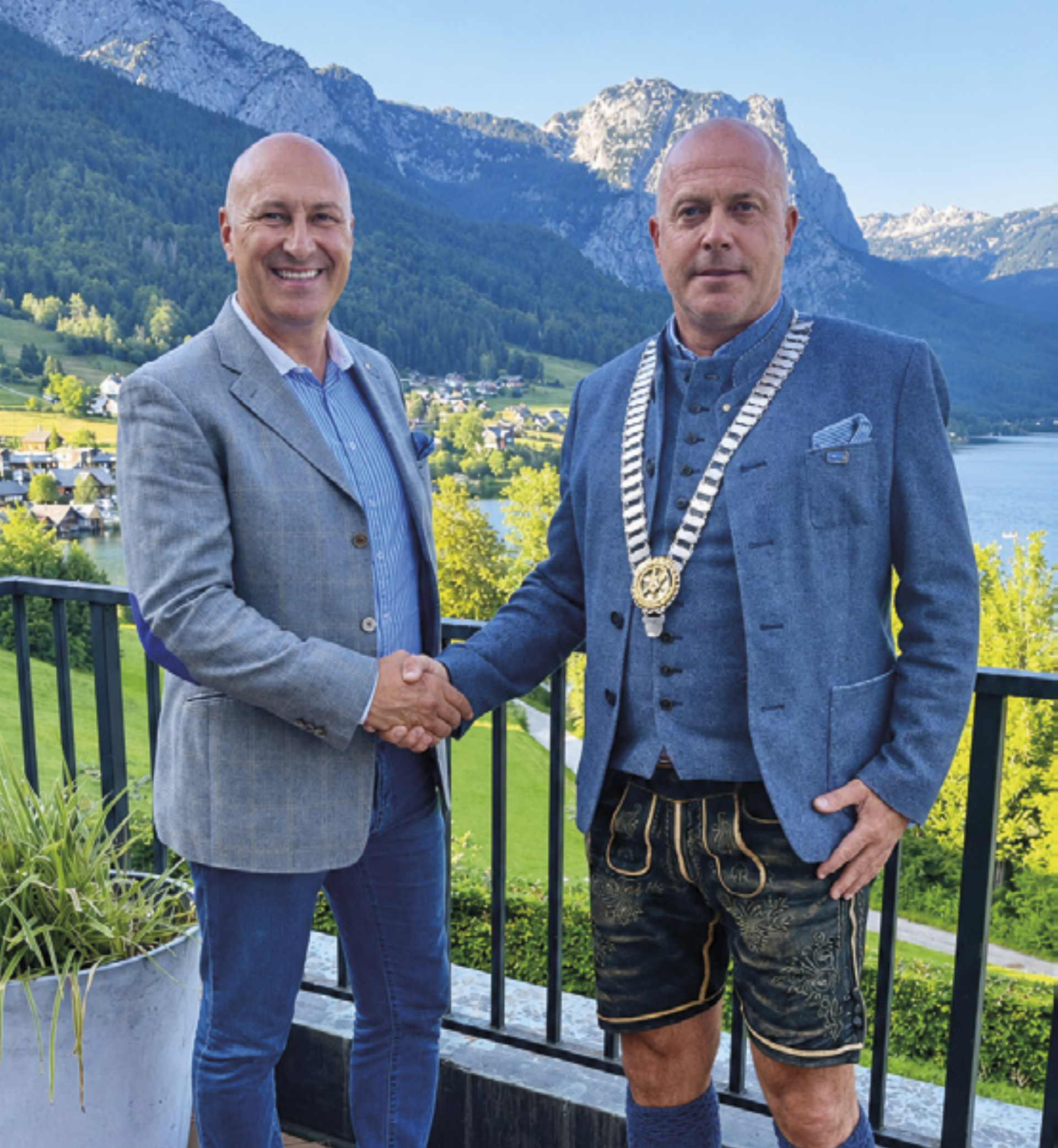 Christian Wohlmuther übergibt das Zepter seinem Nachfolger Andreas Hämmerle. Foto: Rotary Club - Das Bild wird blockiert. – Möglicherweise durch einen aktiven Adblocker.