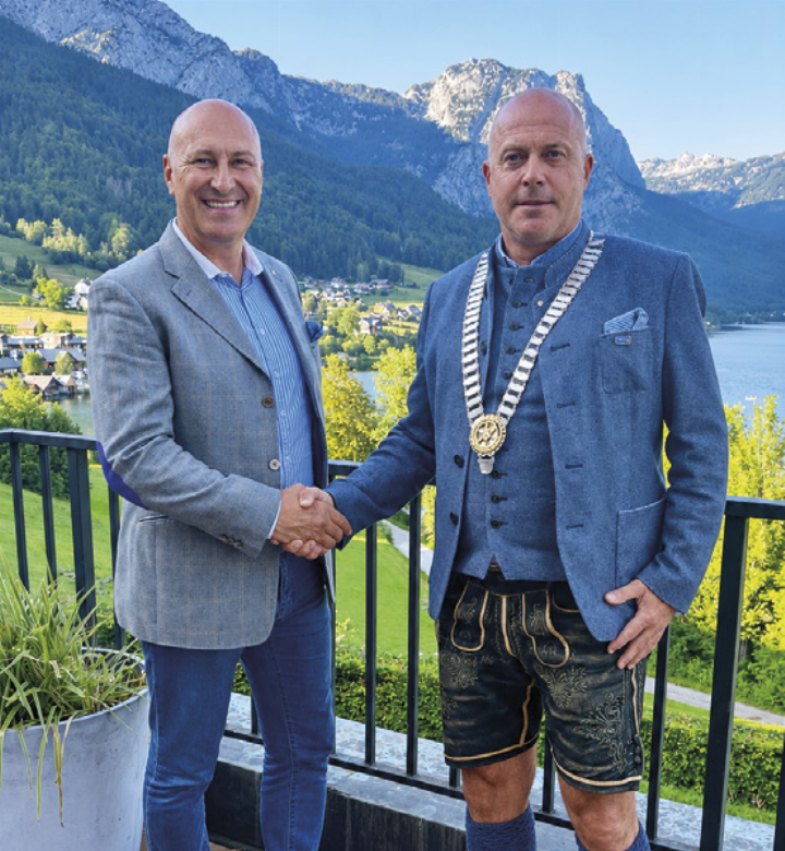 Christian Wohlmuther übergibt das Zepter seinem Nachfolger Andreas Hämmerle. Foto: Rotary Club