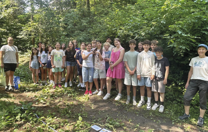 Die Kinder der zweiten Klasse MS Stein/Enns statteten dem Biotop einen Besuch ab.

Foto: Naturpark Sölktäler
