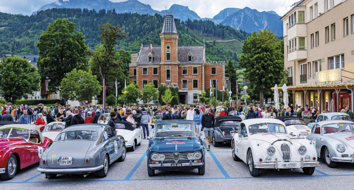 Am Donnerstag, dem 23. Juli, werden die historischen Fahrzeuge der Ennstal-Classic ab 19.45 Uhr in Schladming erwartet. Foto: Ennstal-Classic/Steering Media Am Donnerstag, dem 23. Juli, werden die historischen Fahrzeuge der Ennstal-Classic ab 19.45 Uhr in Schladming erwartet. Foto: Ennstal-Classic/Steering Media