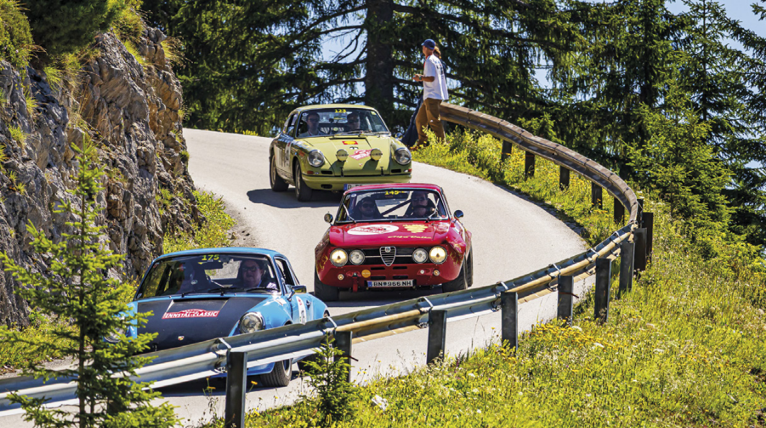 Bei der Ennstal-Classic treffen automobile Raritäten und anspruchsvolle Etappen, wie jene auf den Stoderzinken, aufeinander. Foto: EC/Steering Media Bei der Ennstal-Classic treffen automobile Raritäten und anspruchsvolle Etappen, wie jene auf den Stoderzinken, aufeinander. Foto: EC/Steering Media