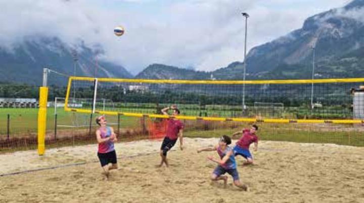 Beachvolleyballer-baggerten-um-jeden-Punkt