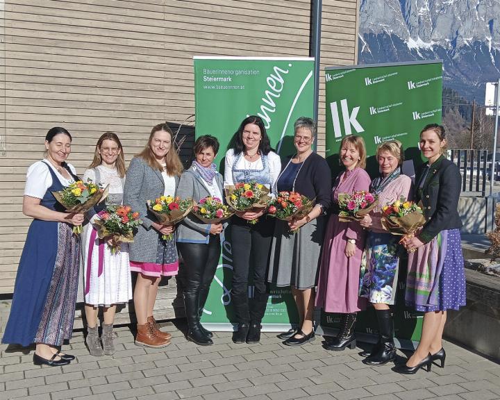 oberste-bezirksb-uerin-wiedergew-hlt