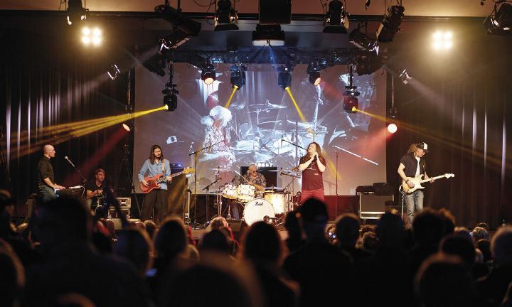Rocklegende-macht-in-blarn-Station