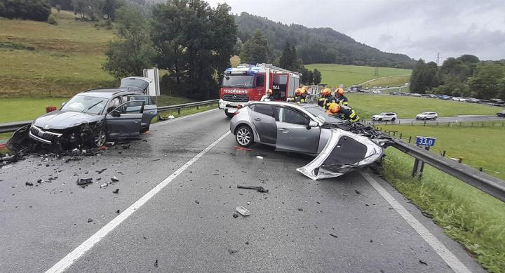 Sieben-Verletzte-bei-Kollision