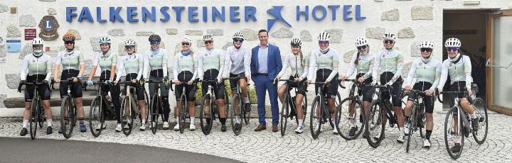 Cyclerinas-laden-zum-Saisonabschluss