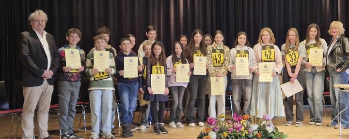 Junge-Lesetalente-im-Rampenlicht