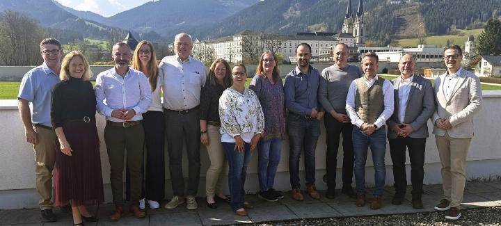 Politik-Croissants-Austausch-im-Spirodom-Admont