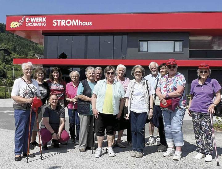 Senioren-zu-Besuch-im-Stromhaus