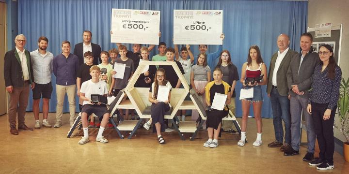 Schladminger-Sch-ler-gewinnen-Tischler-Preis